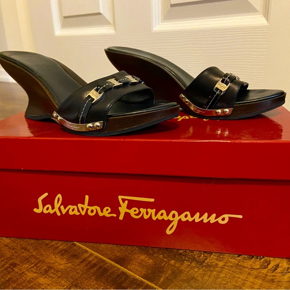 Vintage Salvatore Ferregamo Caterina sandals. - Picture 2 of 12